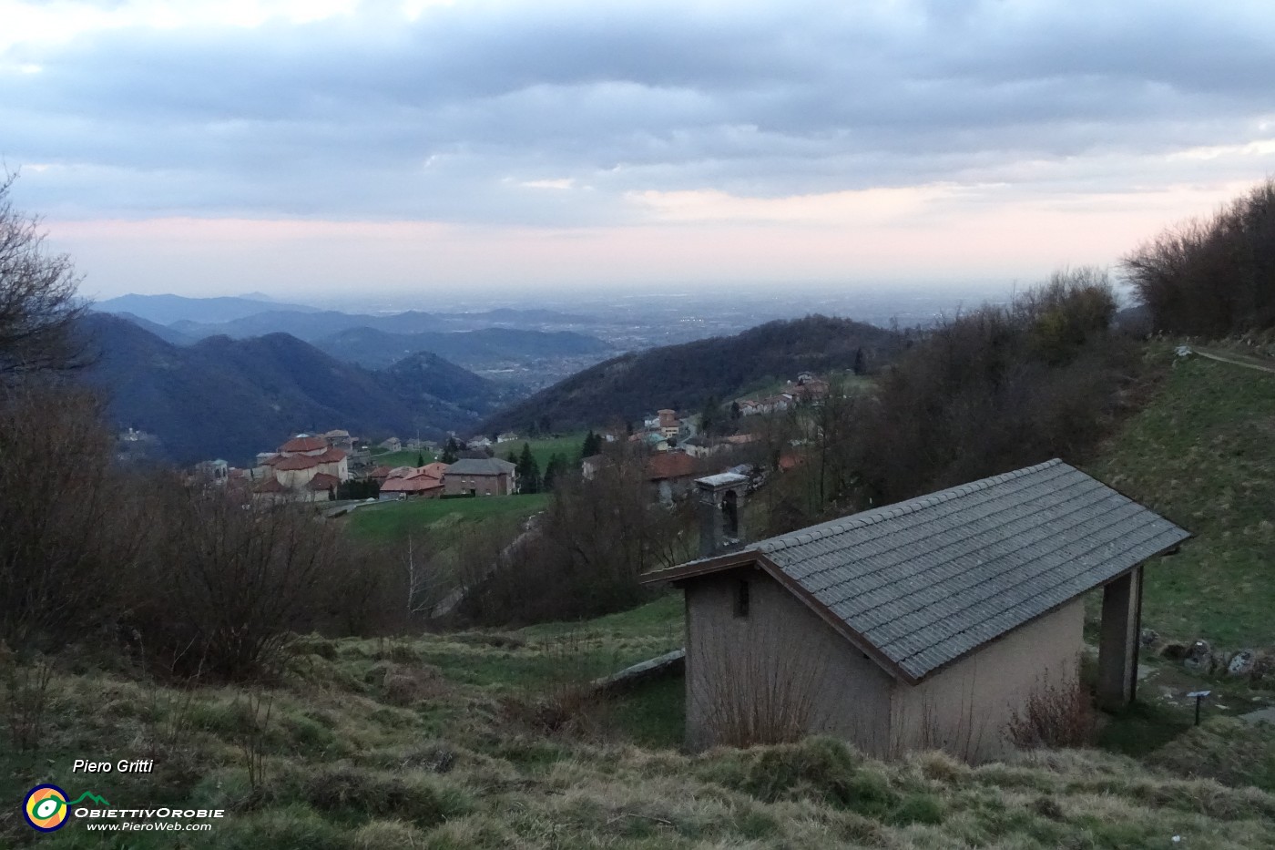 95 Chiudiamo il lungo anello alla  Forcella Monte di Nese.JPG